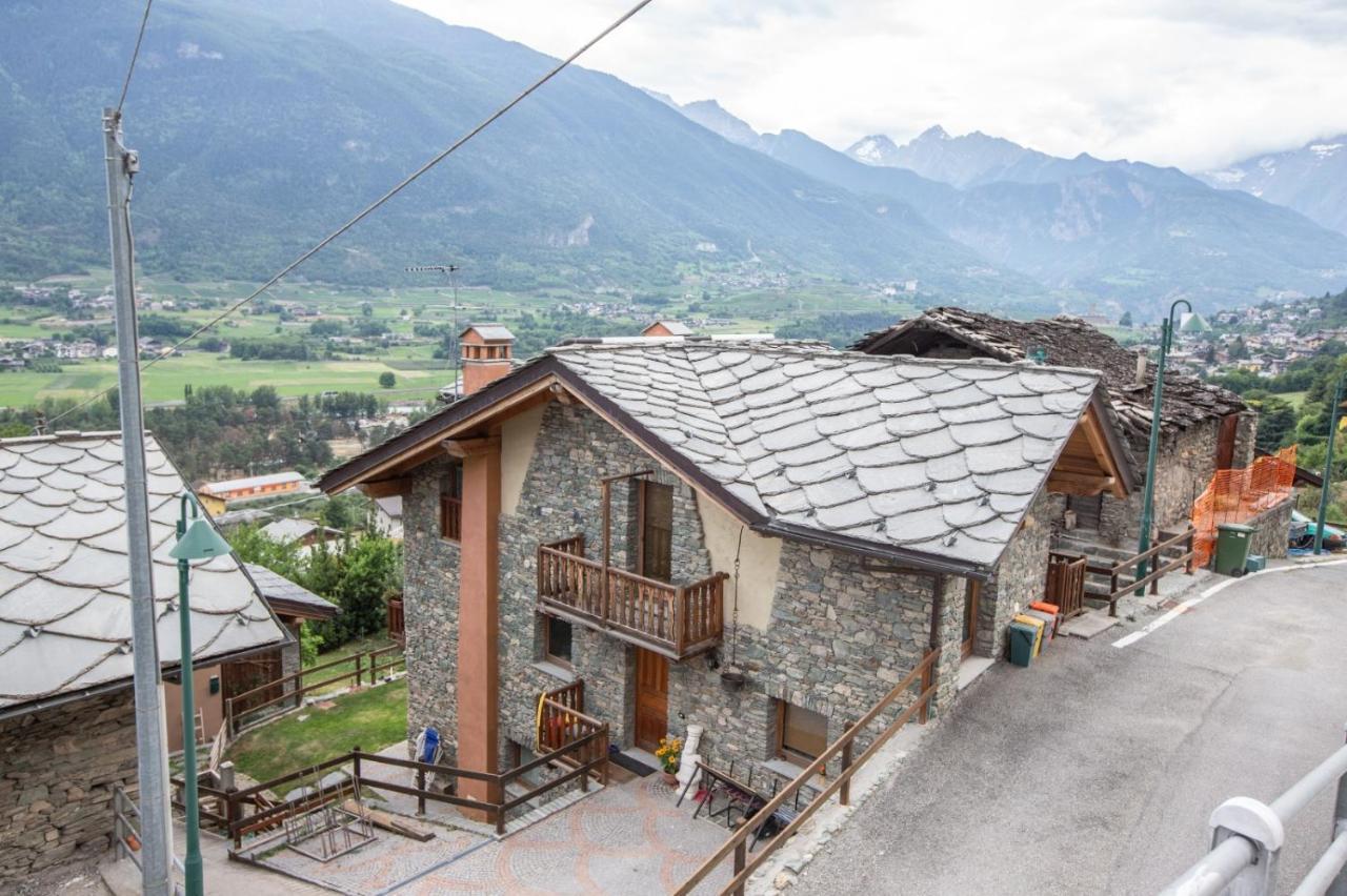 Casa Alpina - Sarre Apartamento Aosta Exterior foto