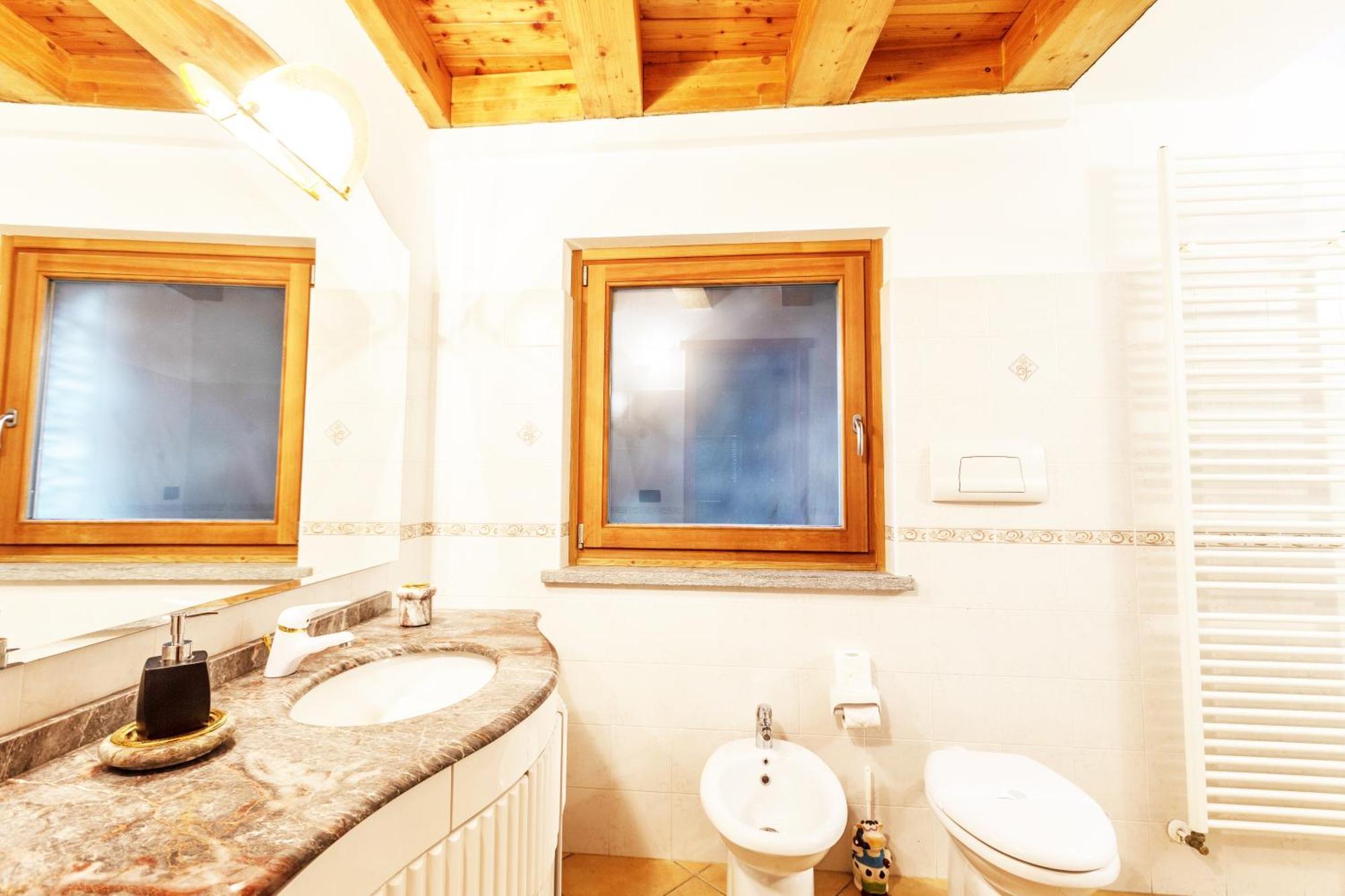 Casa Alpina - Sarre Apartamento Aosta Quarto foto