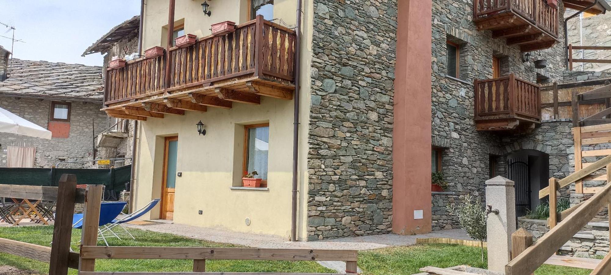 Casa Alpina - Sarre Apartamento Aosta Quarto foto