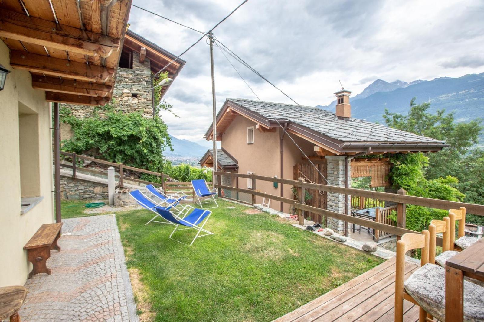 Casa Alpina - Sarre Apartamento Aosta Quarto foto